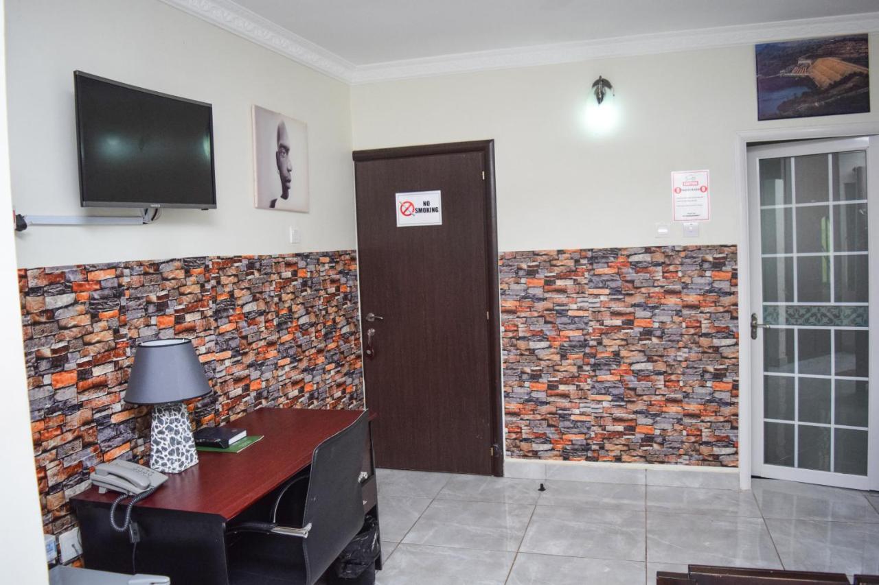 Akosombo 3A'S Guest House מראה חיצוני תמונה